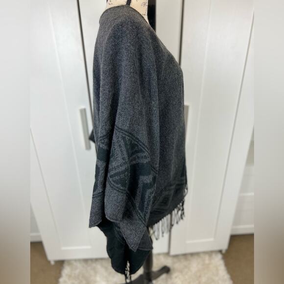 American Eagle One Size Western Aztec Design Cardigan - Picture 4 of 7